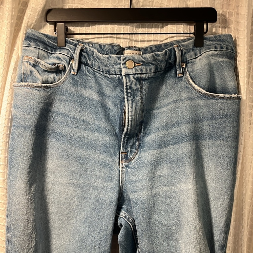 High Rise Distressed Crop Jeans - Picture 3 of 7
